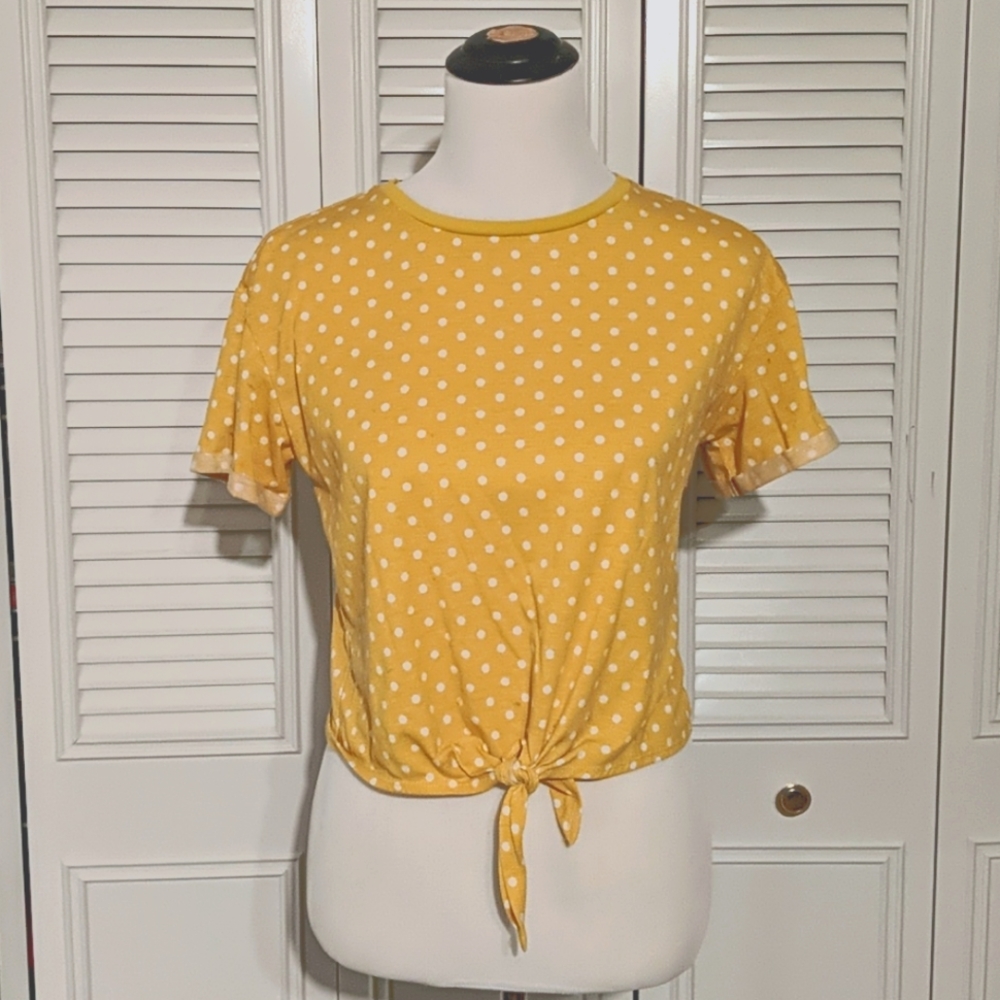💛 Yellow Polk a Dot Top 💛
